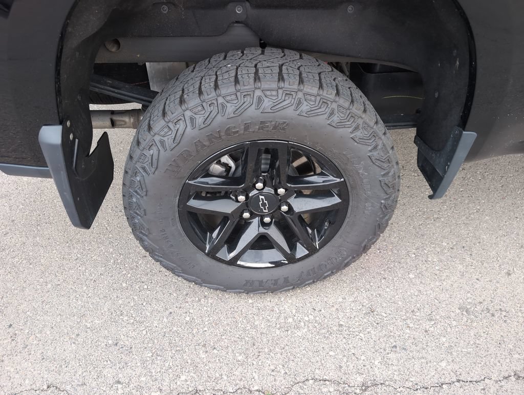 Used 2023 Chevrolet Silverado 1500 LT Trail Boss w/ LT Trail Boss Premium Package AWD/4WD image 9