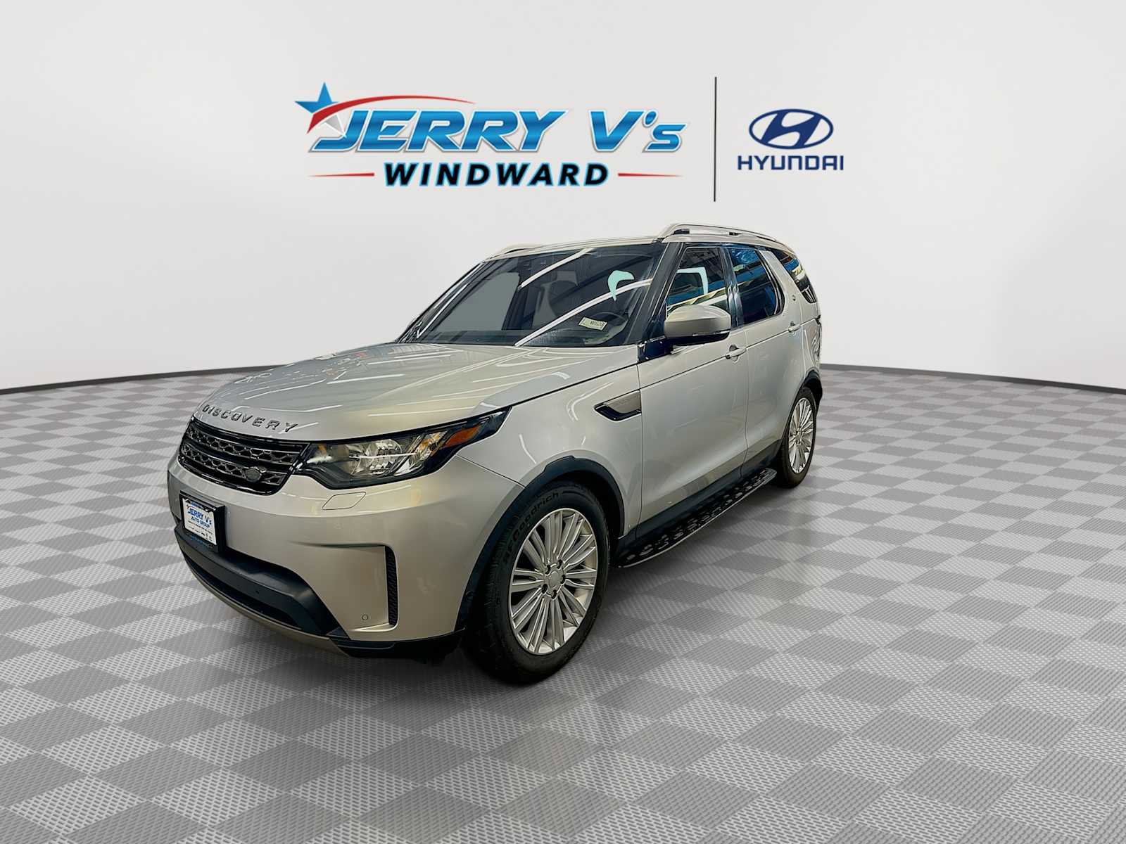 Used 2018 Land Rover Discovery SE image 4