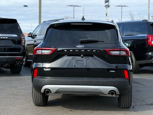 Used 2023 Ford Escape SE image 40