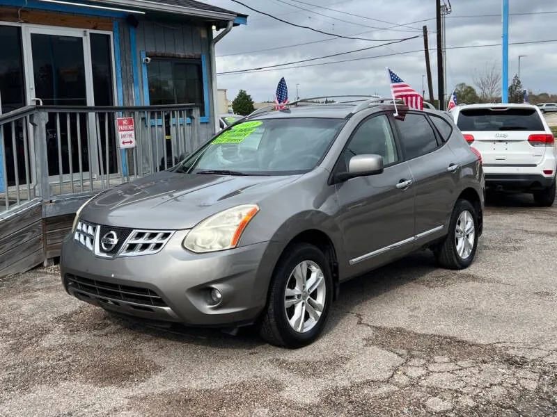 Used 2013 Nissan Rogue SV w/ Premium Pkg image 2