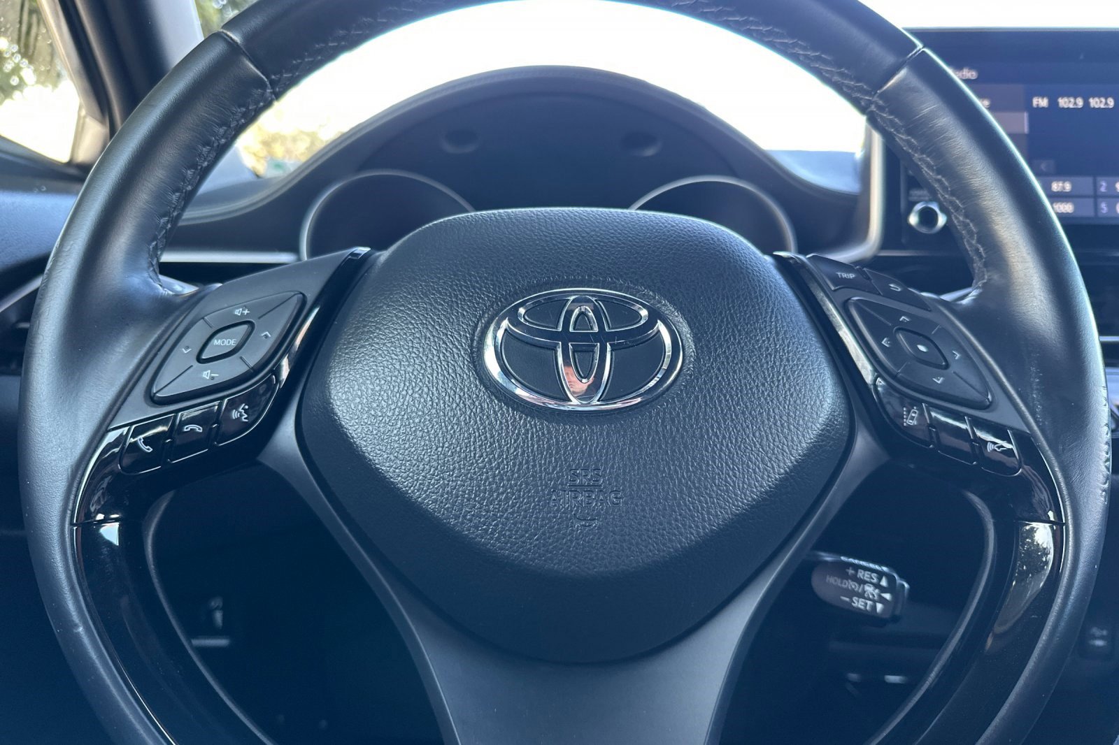 Used 2019 Toyota C-HR XLE image 28