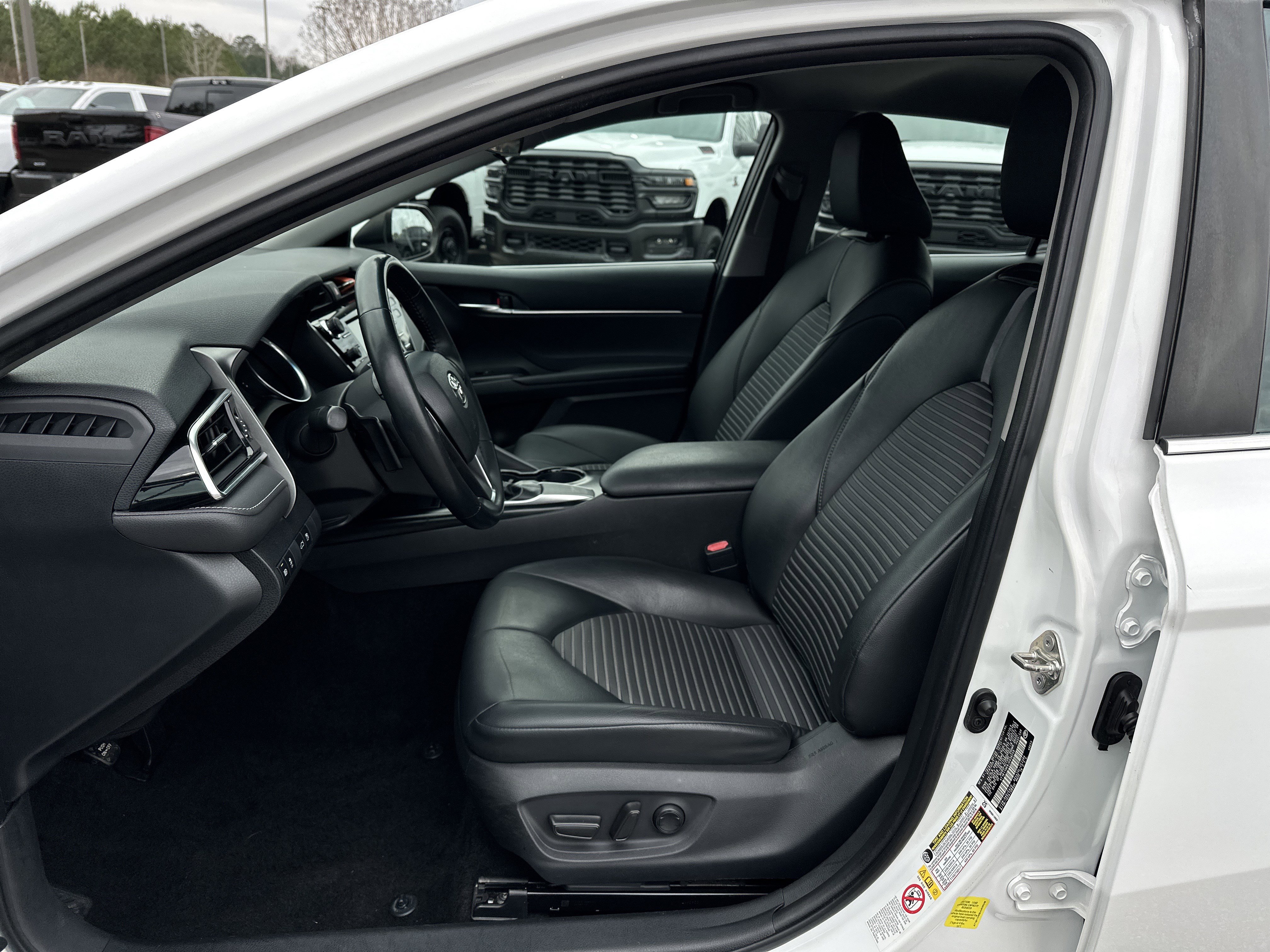 Used 2018 Toyota Camry SE image 9