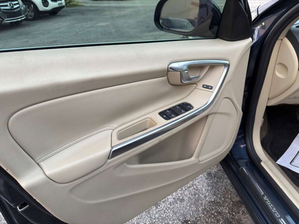 Used 2014 Volvo S60 T5 image 10
