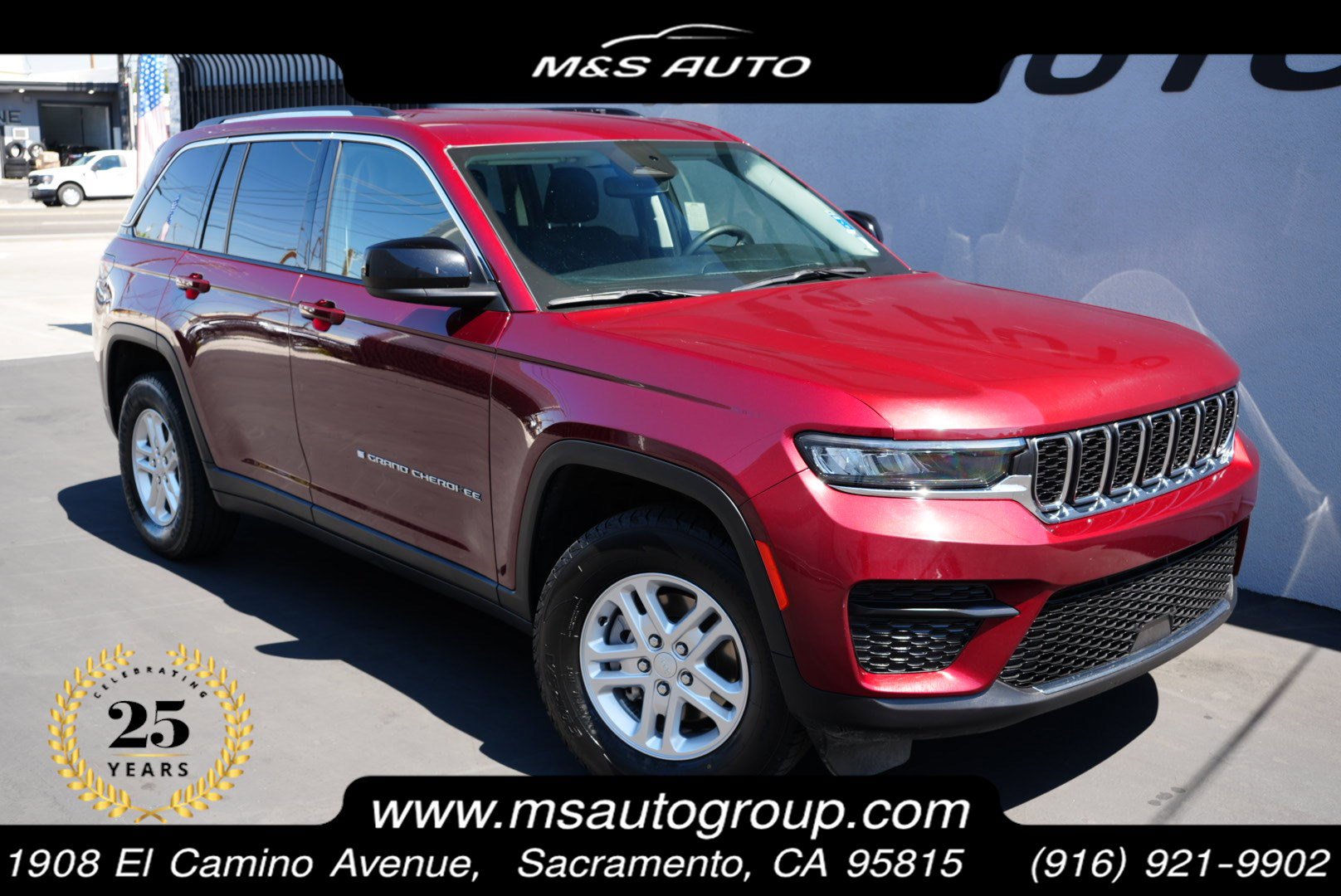 Used 2023 Jeep Grand Cherokee Laredo