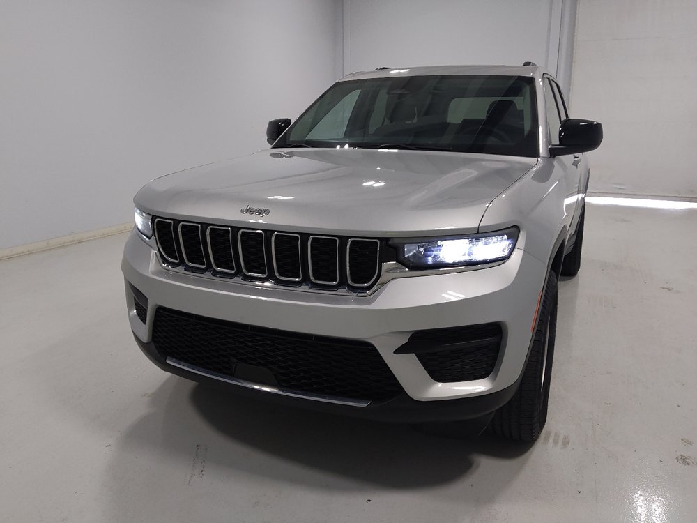 Used 2023 Jeep Grand Cherokee Laredo AWD/4WD image 15