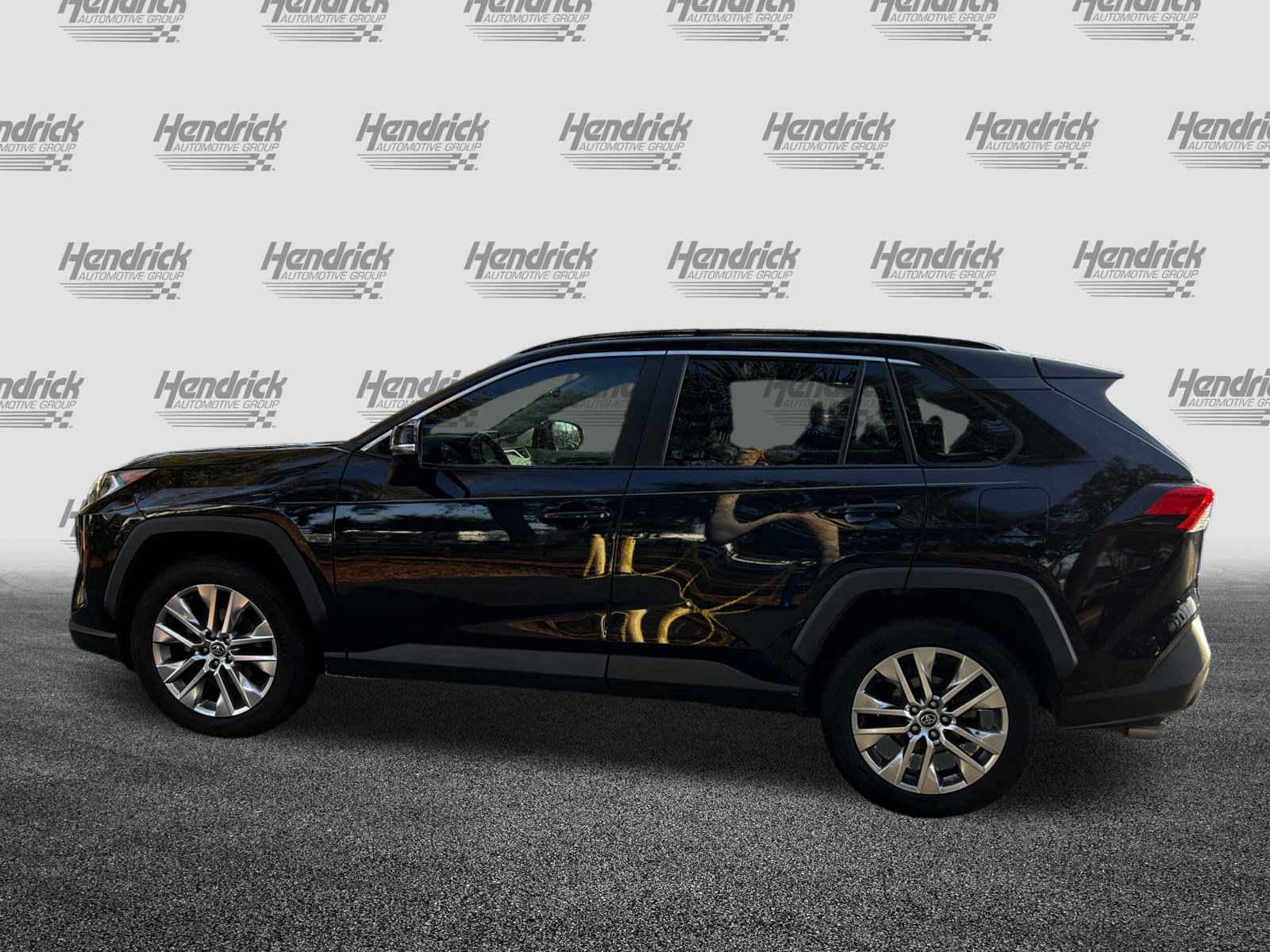Used 2020 Toyota RAV4 XLE Premium image 6