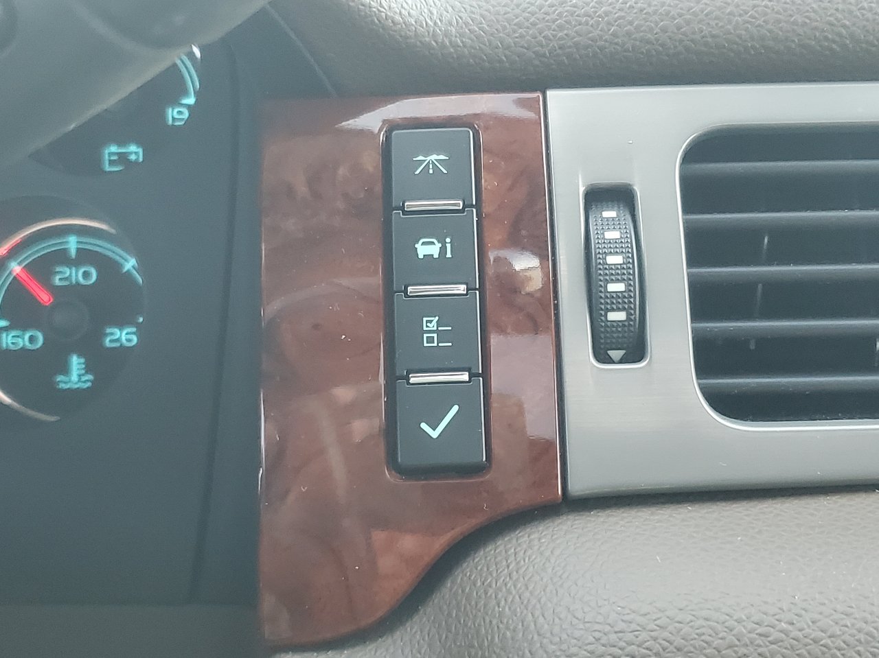 Used 2013 Chevrolet Tahoe LTZ image 49