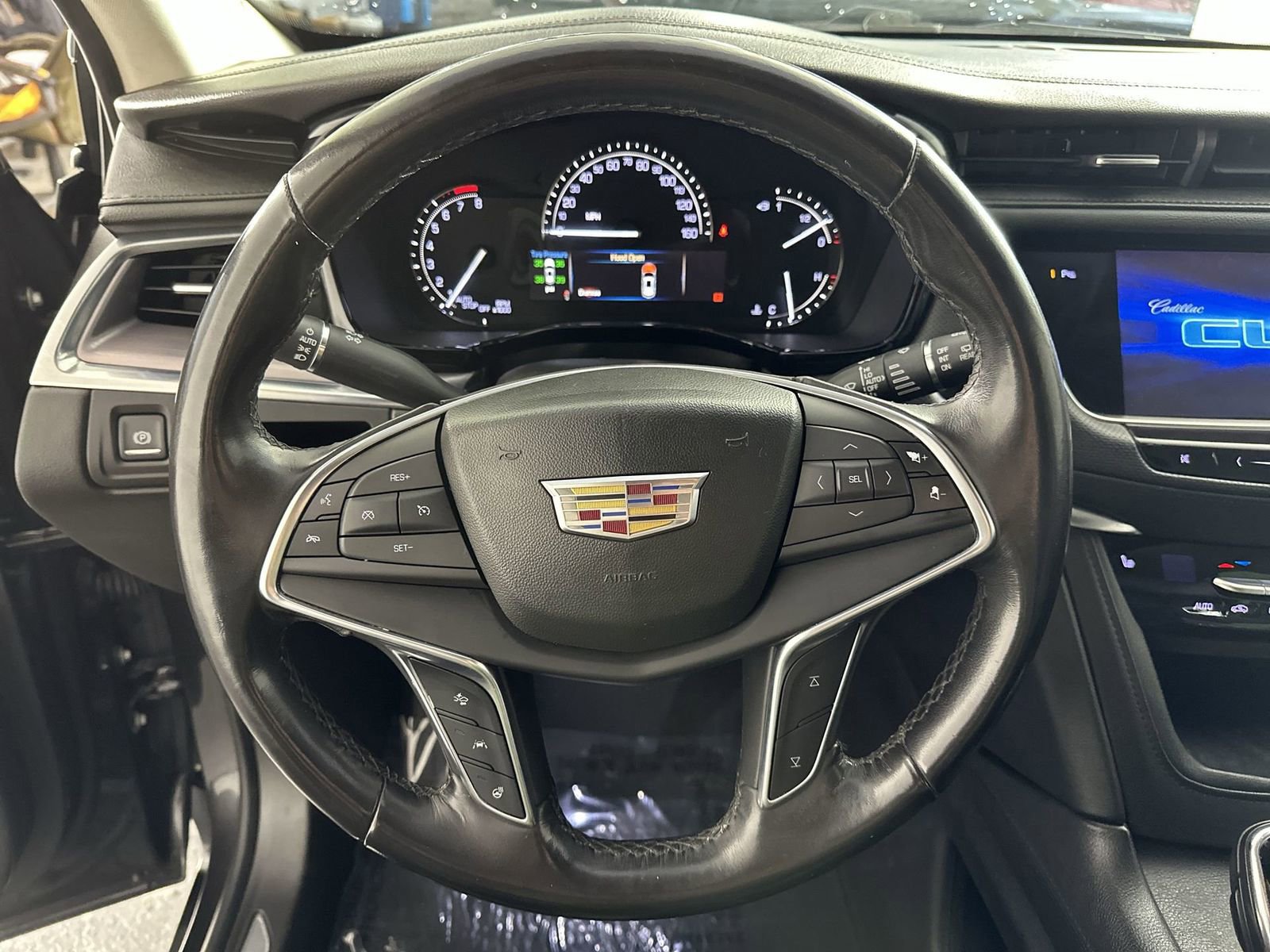 Used 2018 Cadillac XT5 Luxury w/ Driver Awareness Package image 14