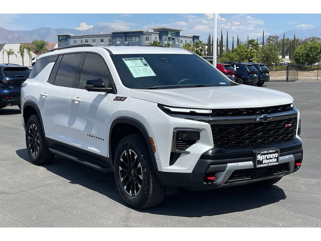 Used 2025 Chevrolet Traverse Z71 w/ Enhanced Driving Package AWD/4WD image 8