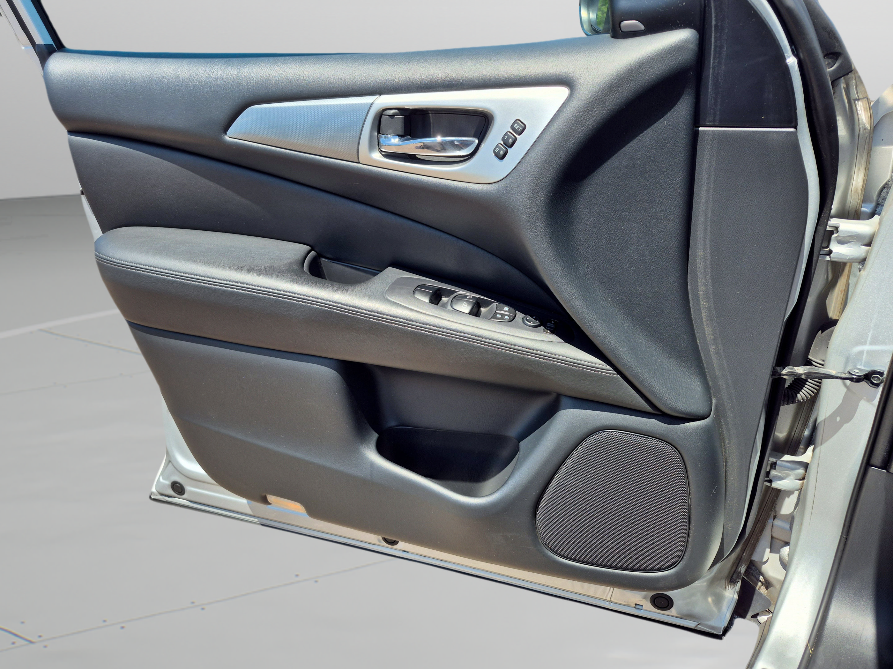 Used 2019 Nissan Pathfinder SL FWD image 25