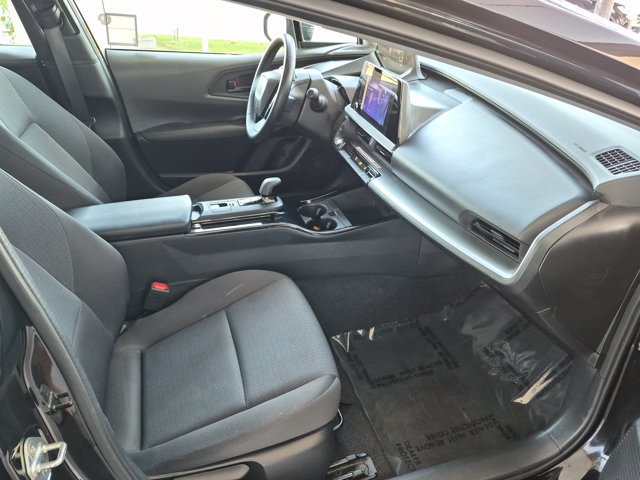 Used 2025 Toyota Prius LE FWD image 5