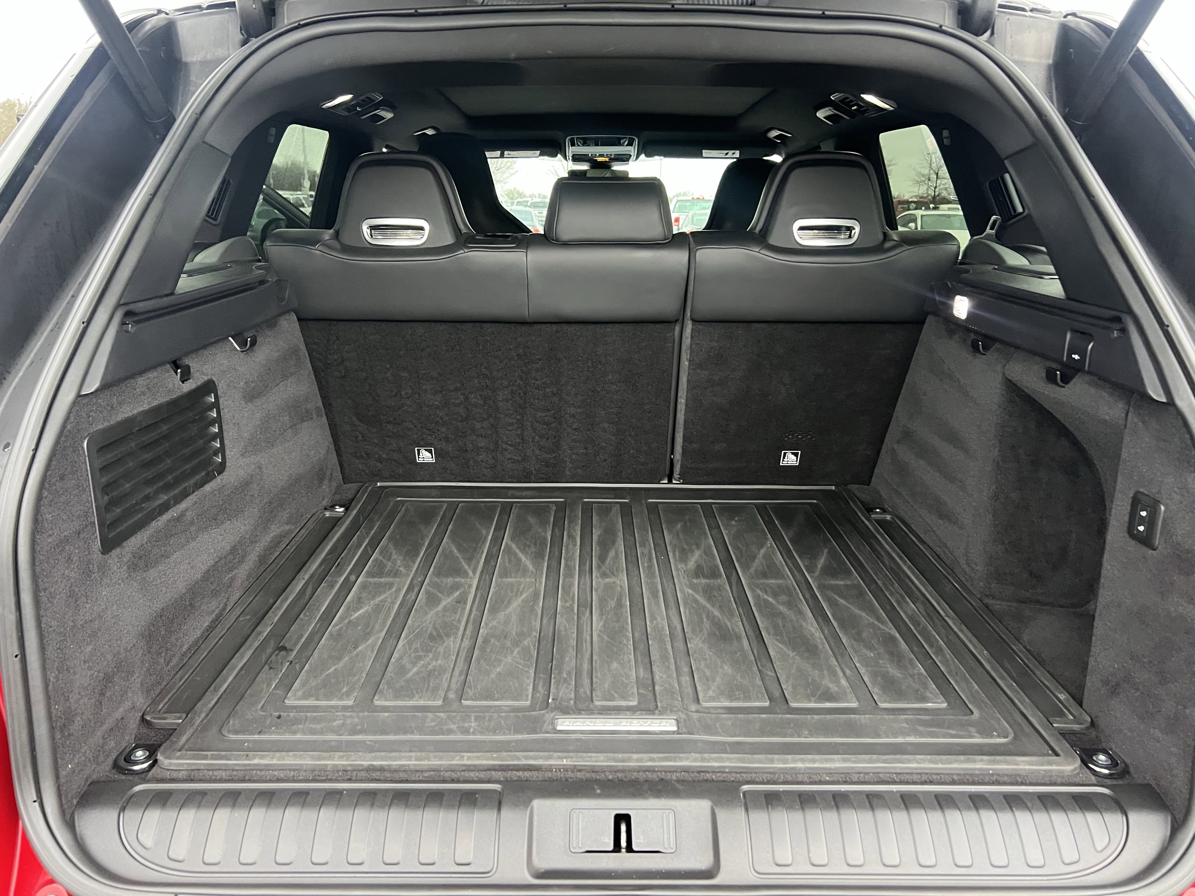 Used 2020 Land Rover Range Rover Sport SVR image 36