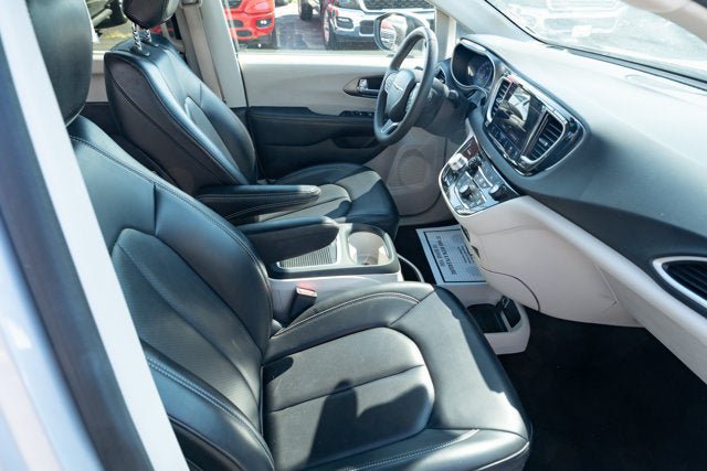 Used 2023 Chrysler Pacifica Touring-L FWD image 37