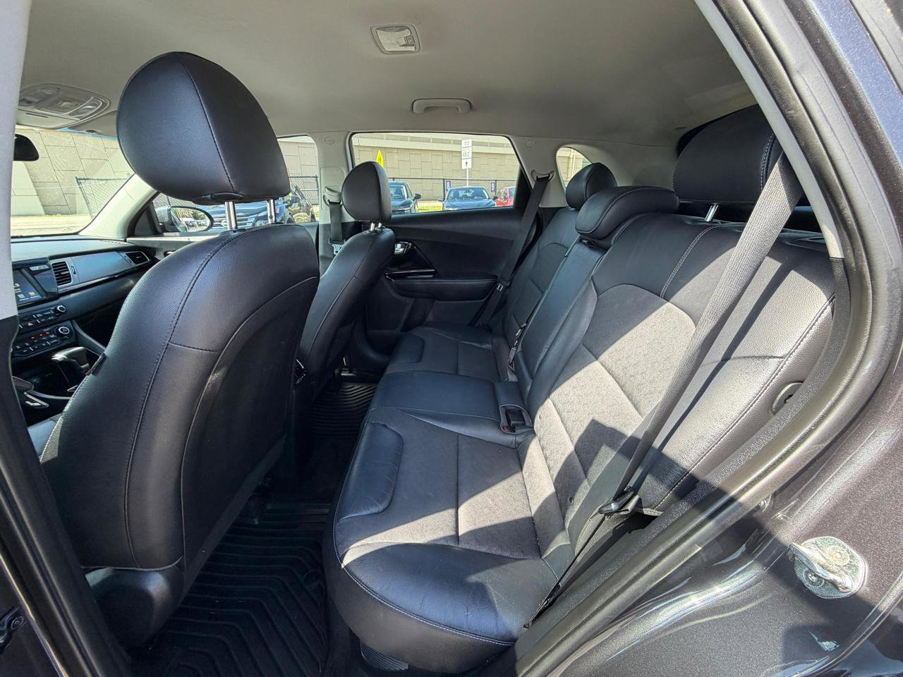 Used 2018 Kia Niro EX w/ EX Touring Graphite Edition FWD image 12