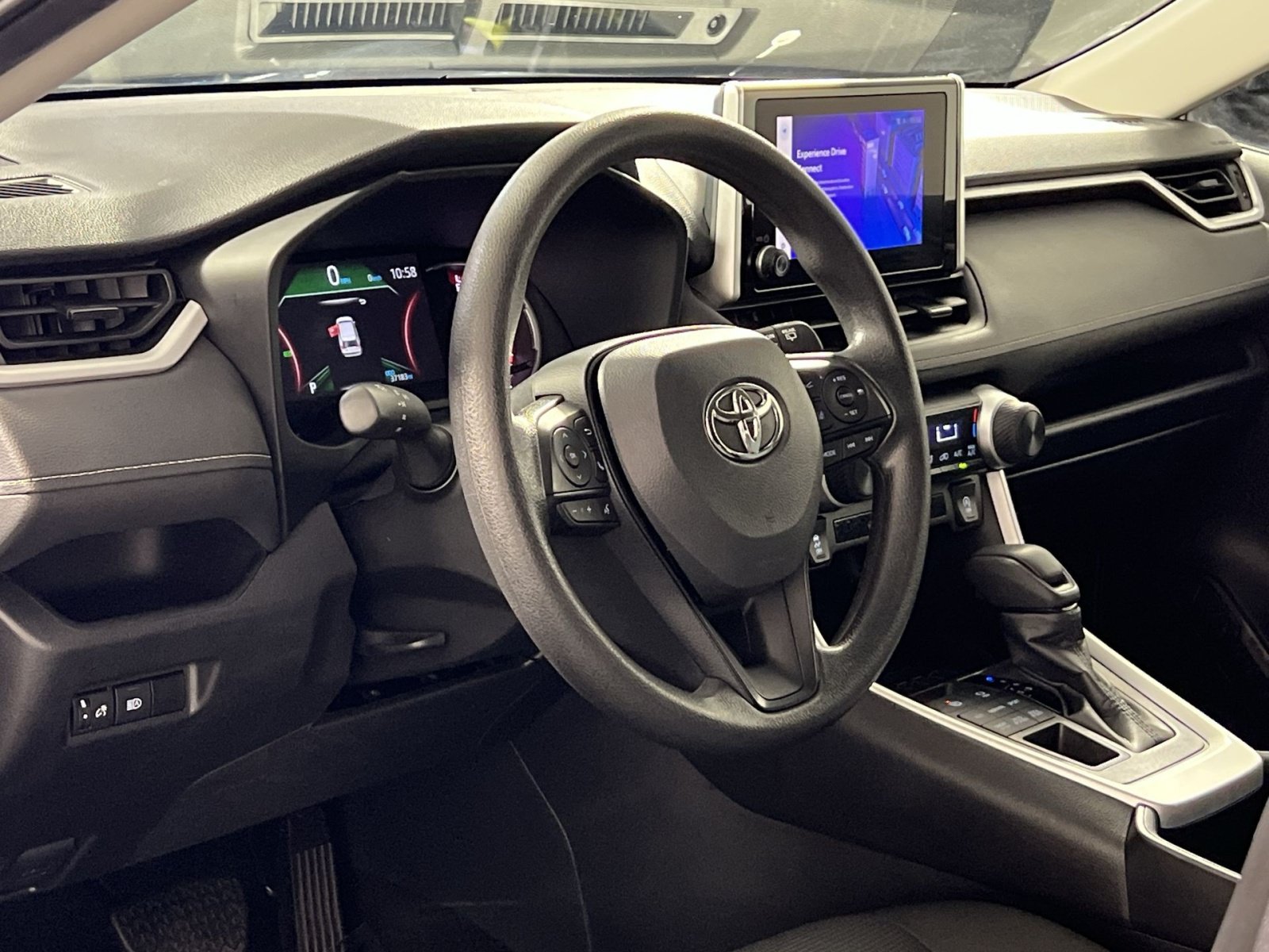 Used 2025 Toyota RAV4 LE AWD/4WD image 16
