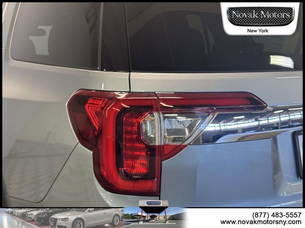 Used 2023 GMC Acadia SLT w/ Preferred Package AWD/4WD image 8