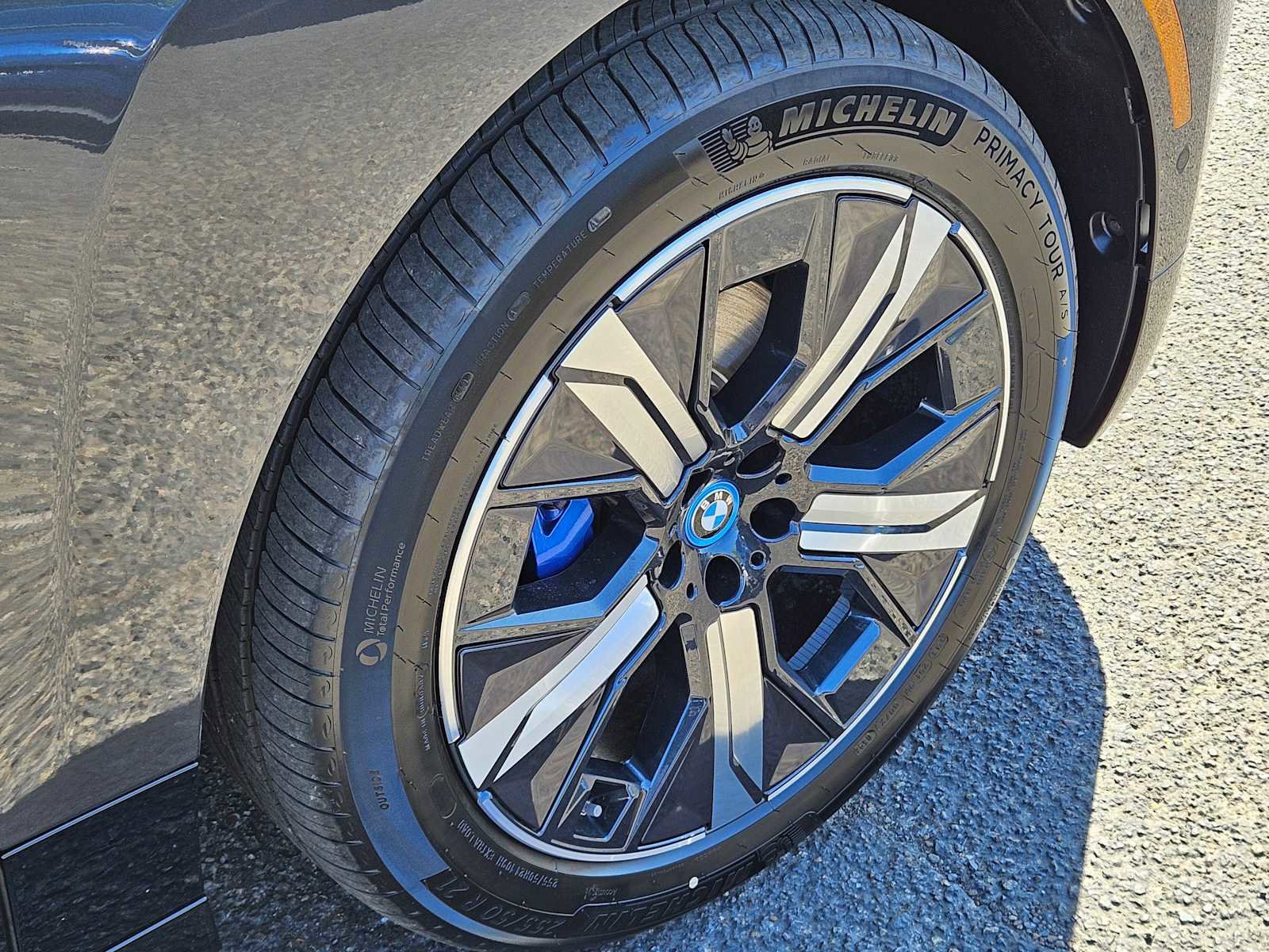 Used 2025 BMW iX xDrive50 image 9