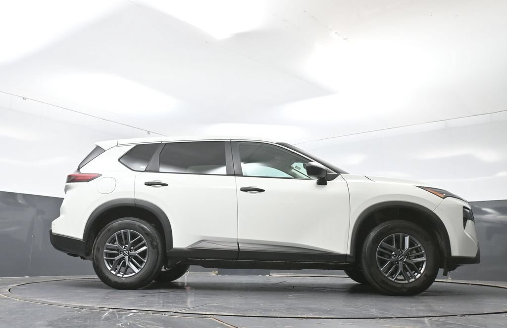 Used 2024 Nissan Rogue S FWD image 48