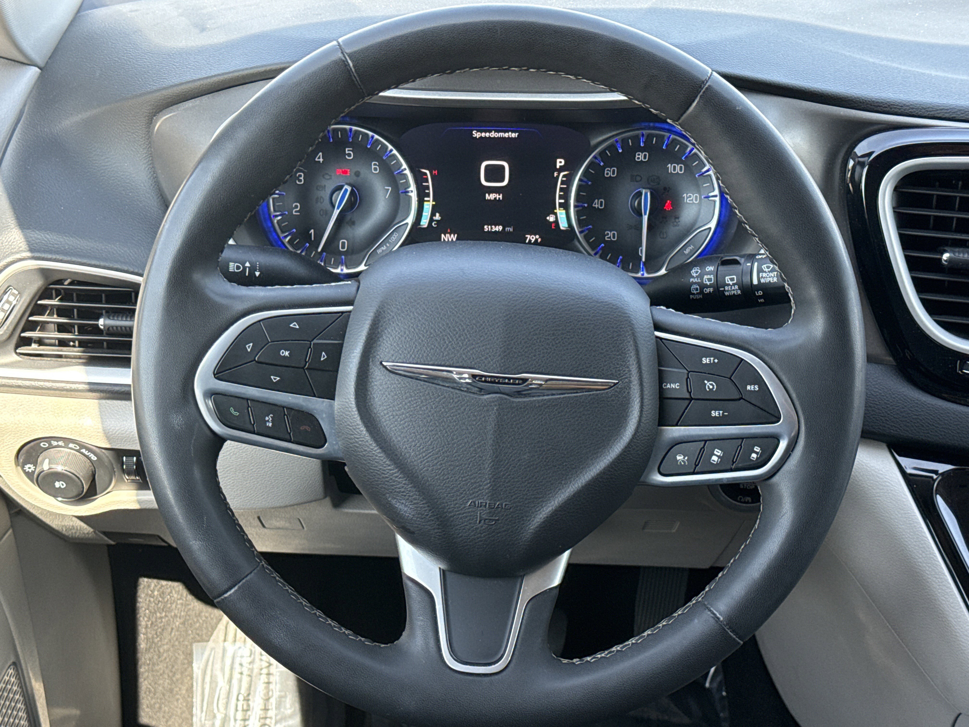 Used 2023 Chrysler Pacifica Touring-L FWD image 17