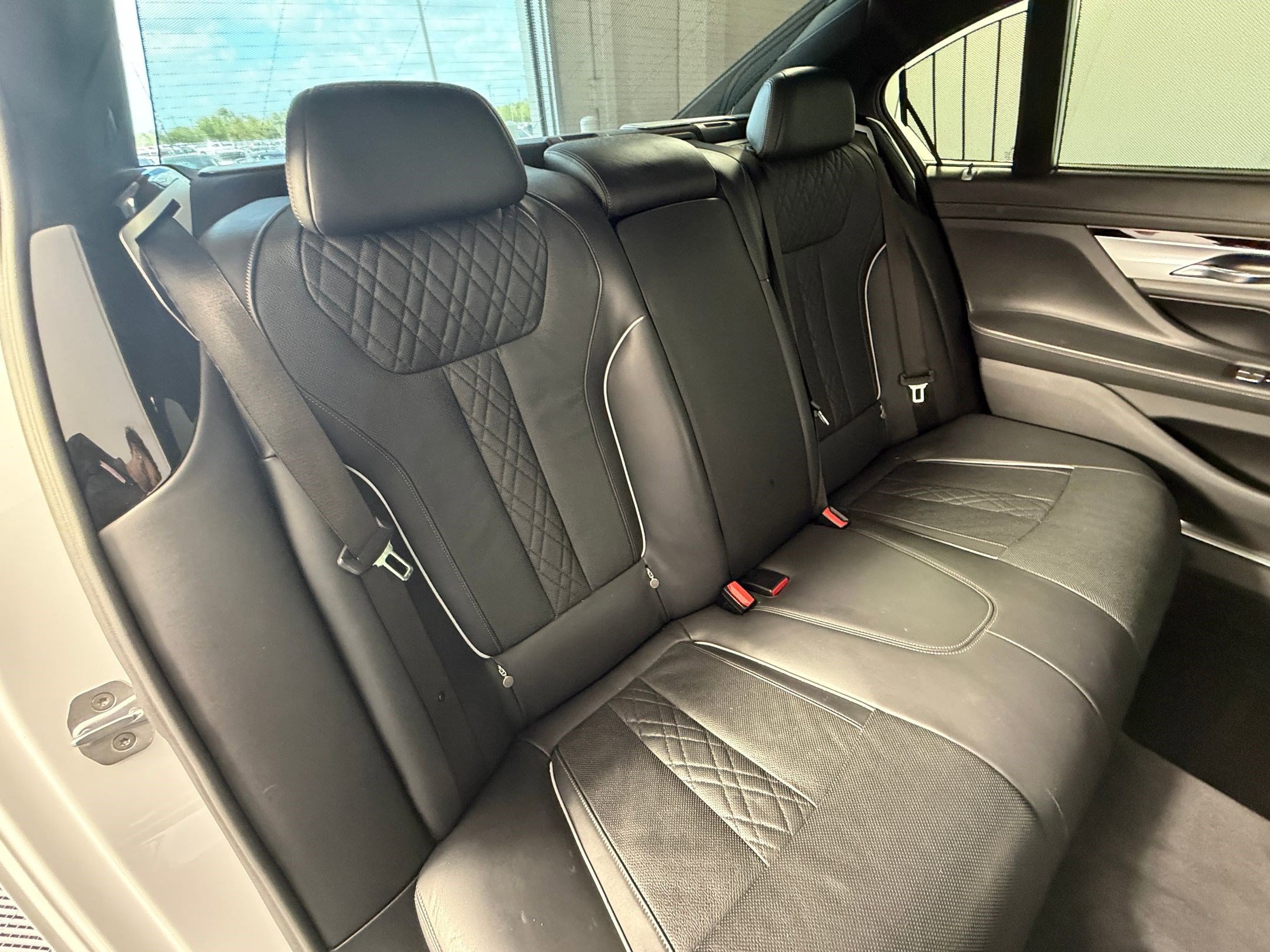 Used 2019 BMW 750i w/ Executive Package image 34