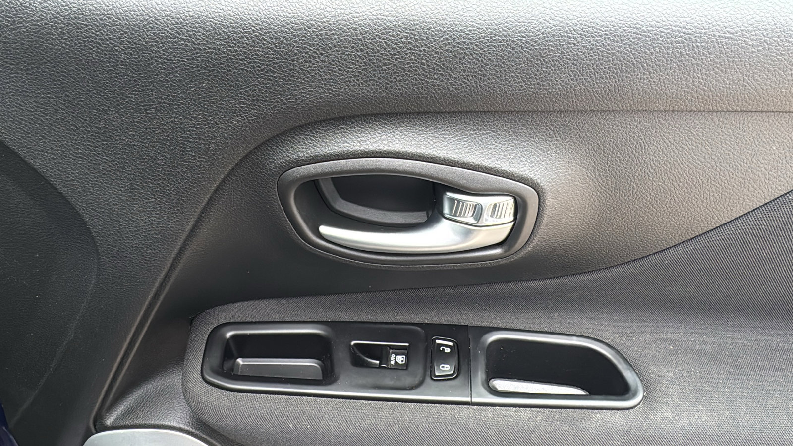 Used 2021 Jeep Renegade Latitude FWD image 30