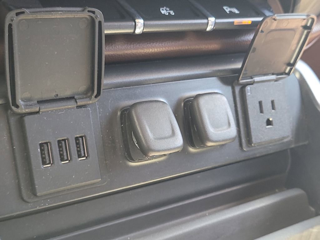 Used 2014 Chevrolet Silverado 1500 High Country AWD/4WD image 24