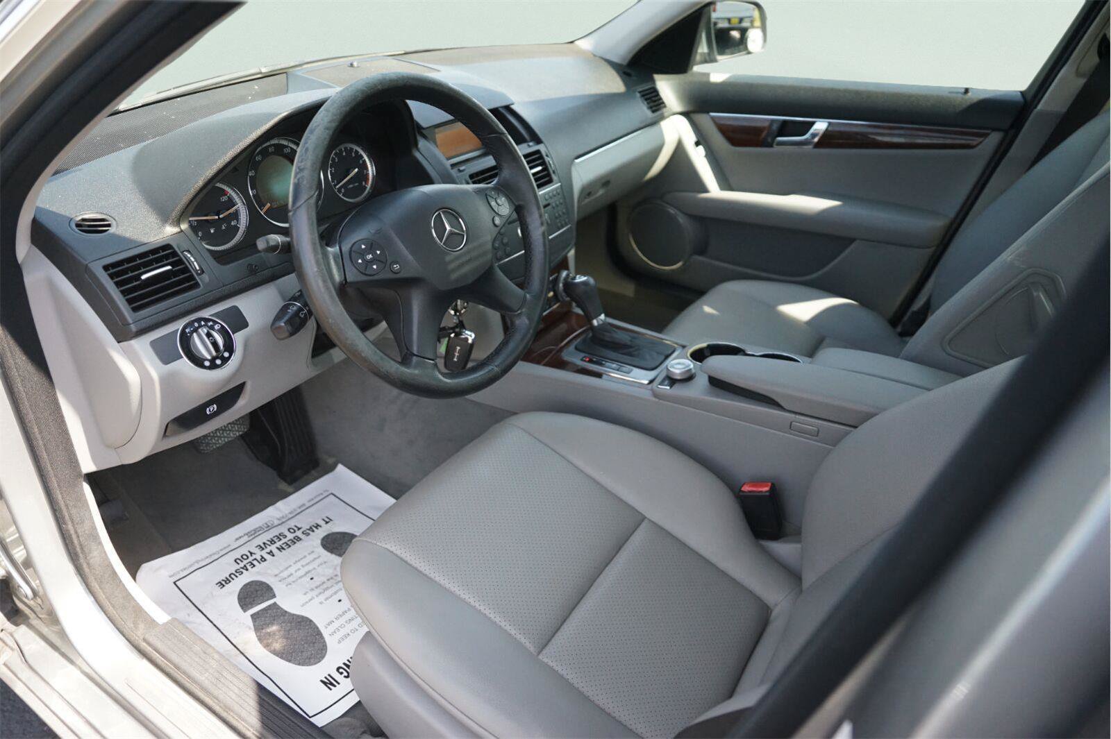 Used 2008 Mercedes-Benz C 300 Sedan image 8