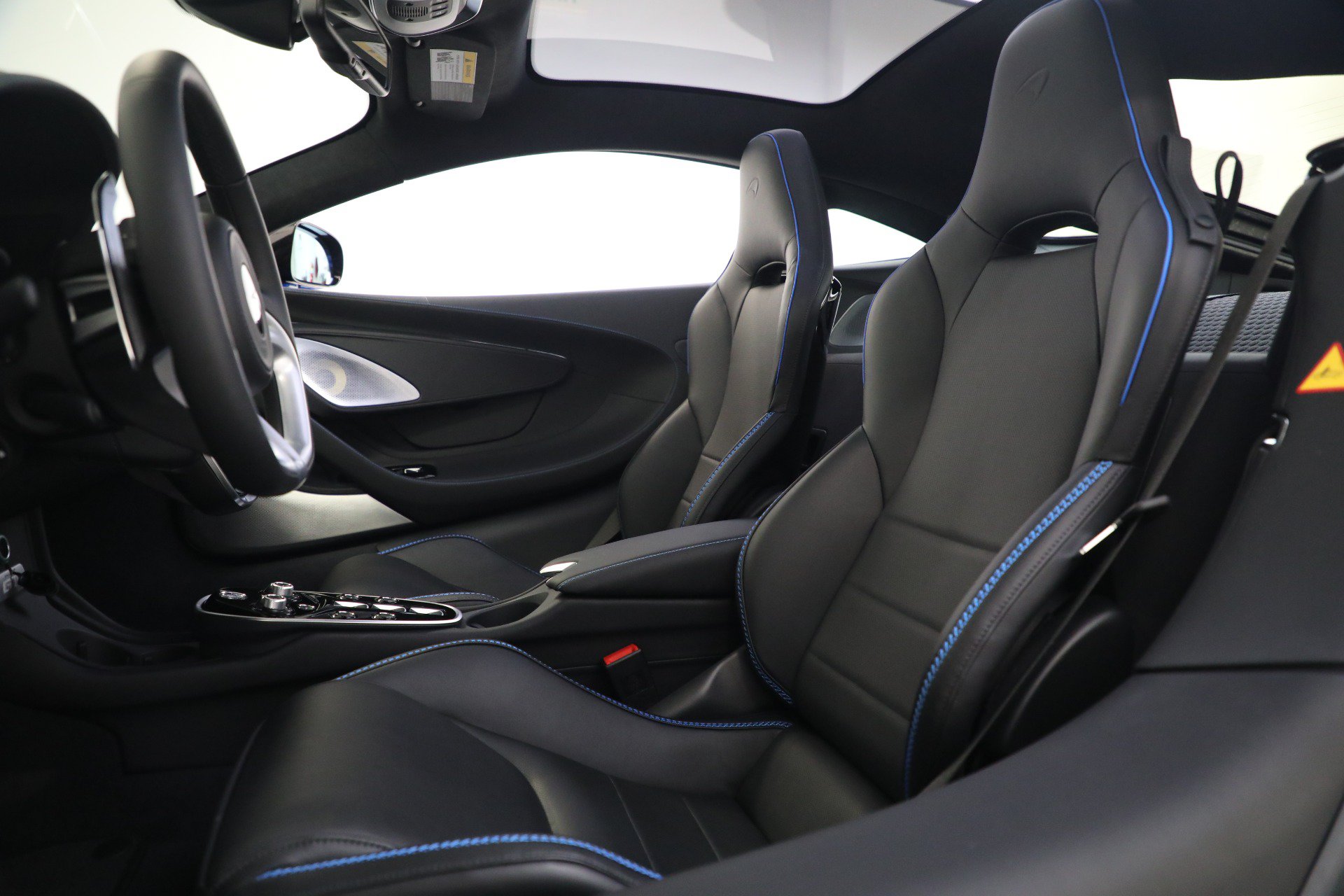 Used 2023 McLaren GT RWD image 24
