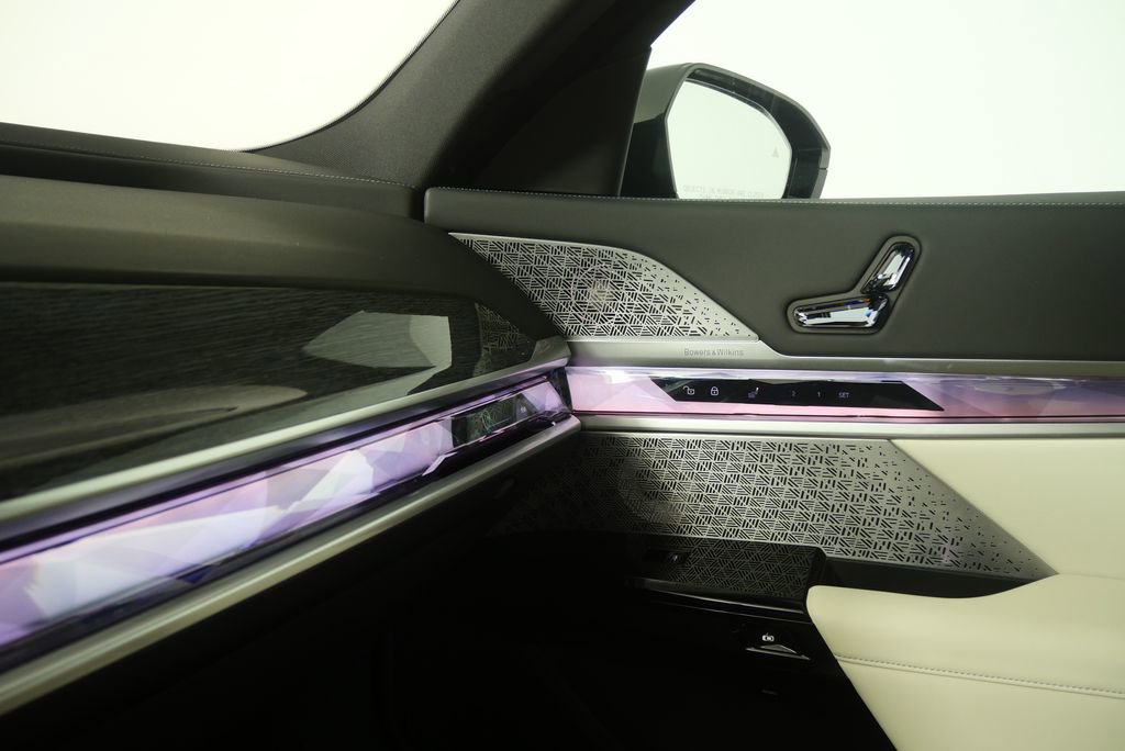 Certified 2023 BMW 760i xDrive w/ Executive Package image 29