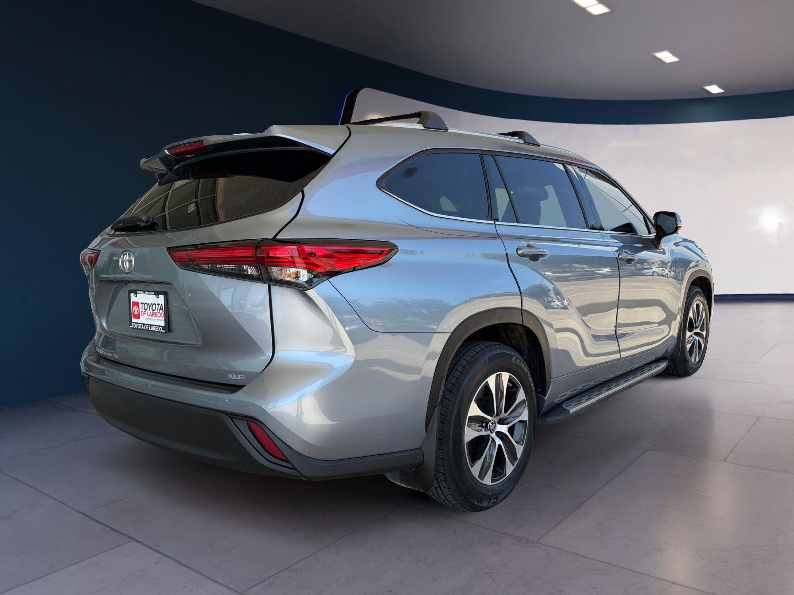 Used 2021 Toyota Highlander XLE FWD image 5