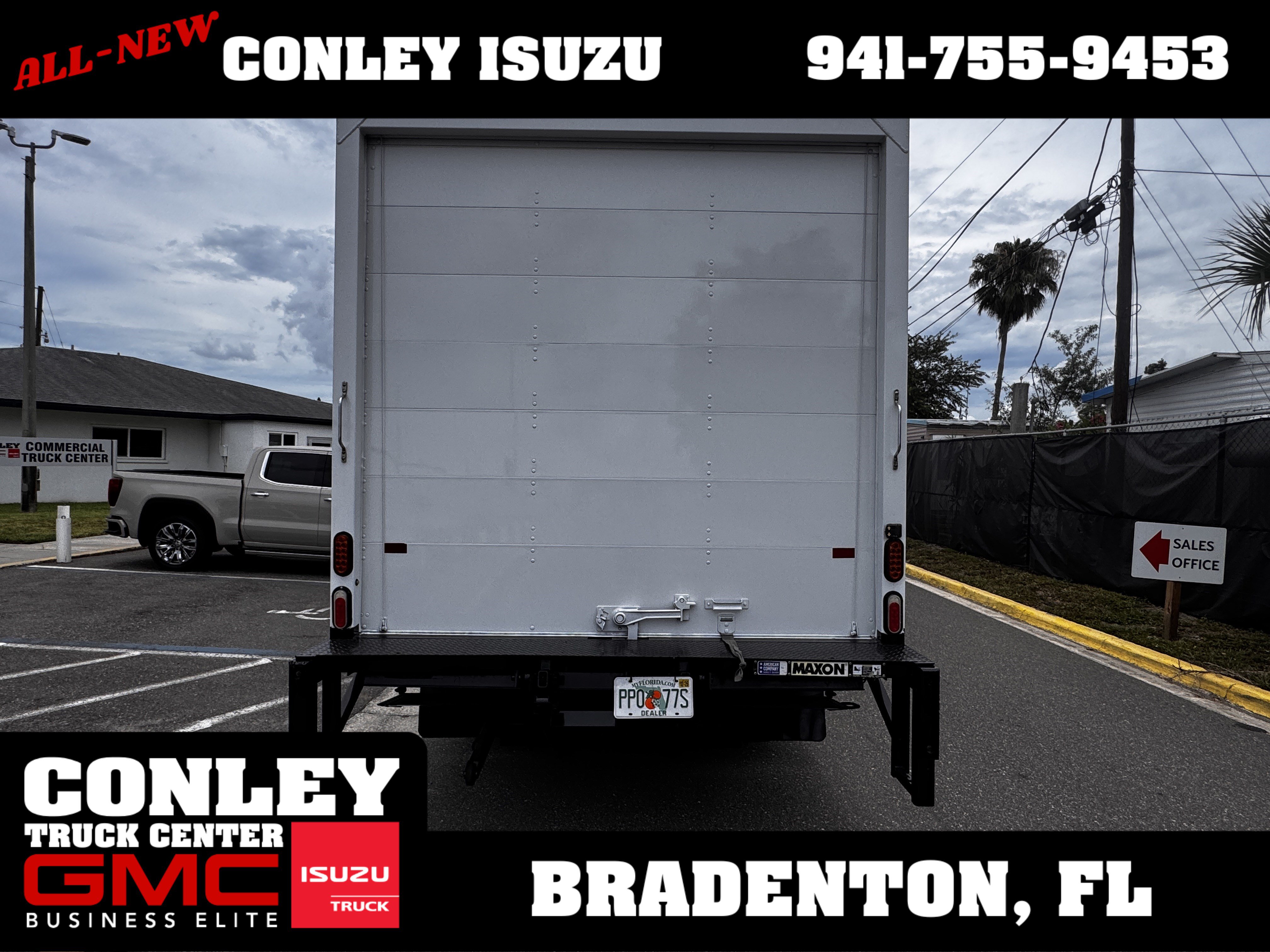 Used 2023 Isuzu NPR RWD image 6