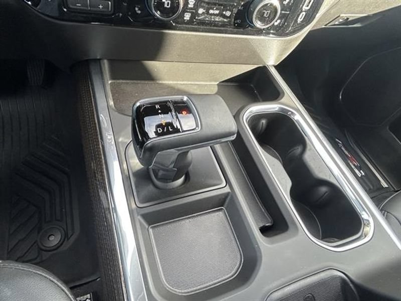 Used 2025 Chevrolet Silverado 1500 LT Trail Boss w/ Convenience Package II AWD/4WD image 18