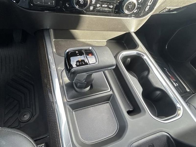 Used 2025 Chevrolet Silverado 1500 LT Trail Boss w/ Convenience Package II AWD/4WD image 18