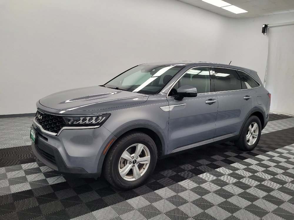 Used 2023 Kia Sorento LX FWD image 2