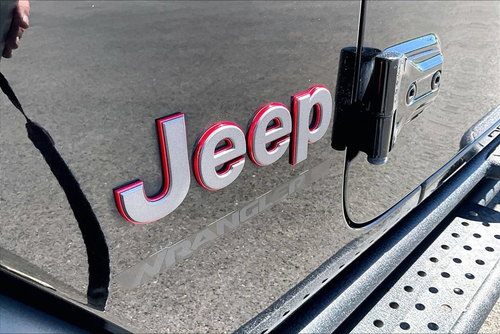 Used 2024 Jeep Wrangler Unlimited Rubicon AWD/4WD image 8