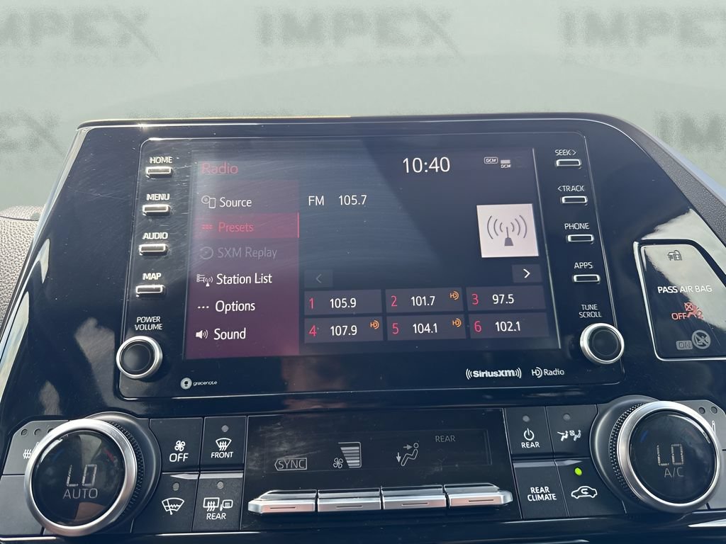 Used 2022 Toyota Highlander XLE FWD image 18