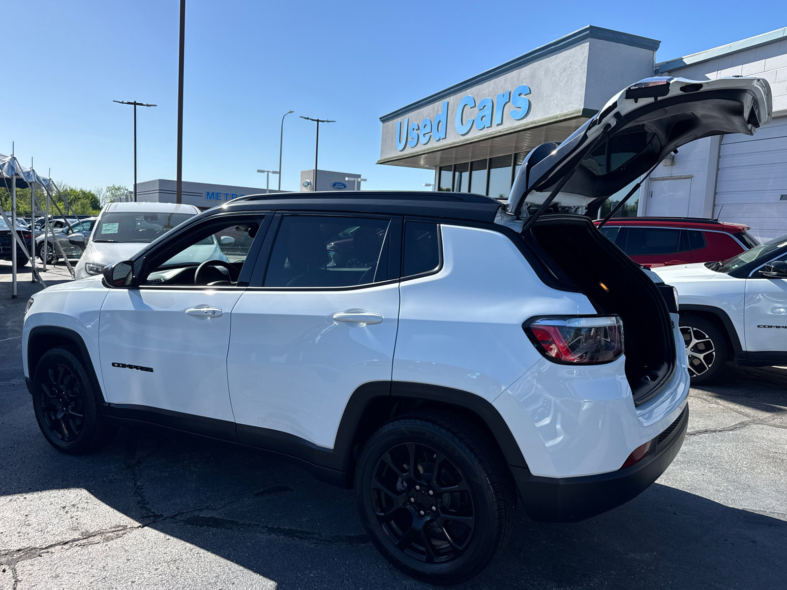 Used 2023 Jeep Compass Altitude AWD/4WD image 17