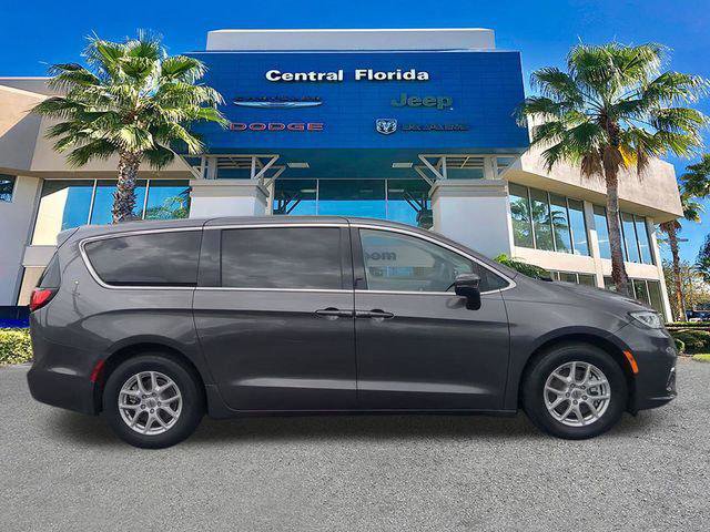 Certified 2023 Chrysler Pacifica Touring-L FWD image 4