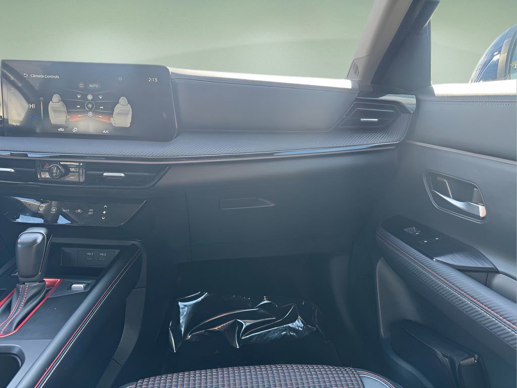 Used 2025 Nissan Kicks SR image 5