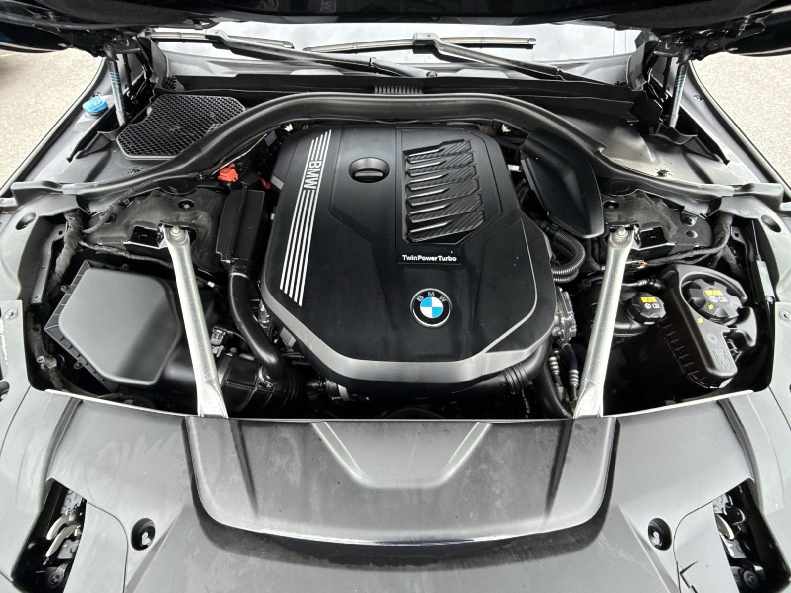 Used 2022 BMW 740i xDrive w/ M Sport Package AWD/4WD image 28