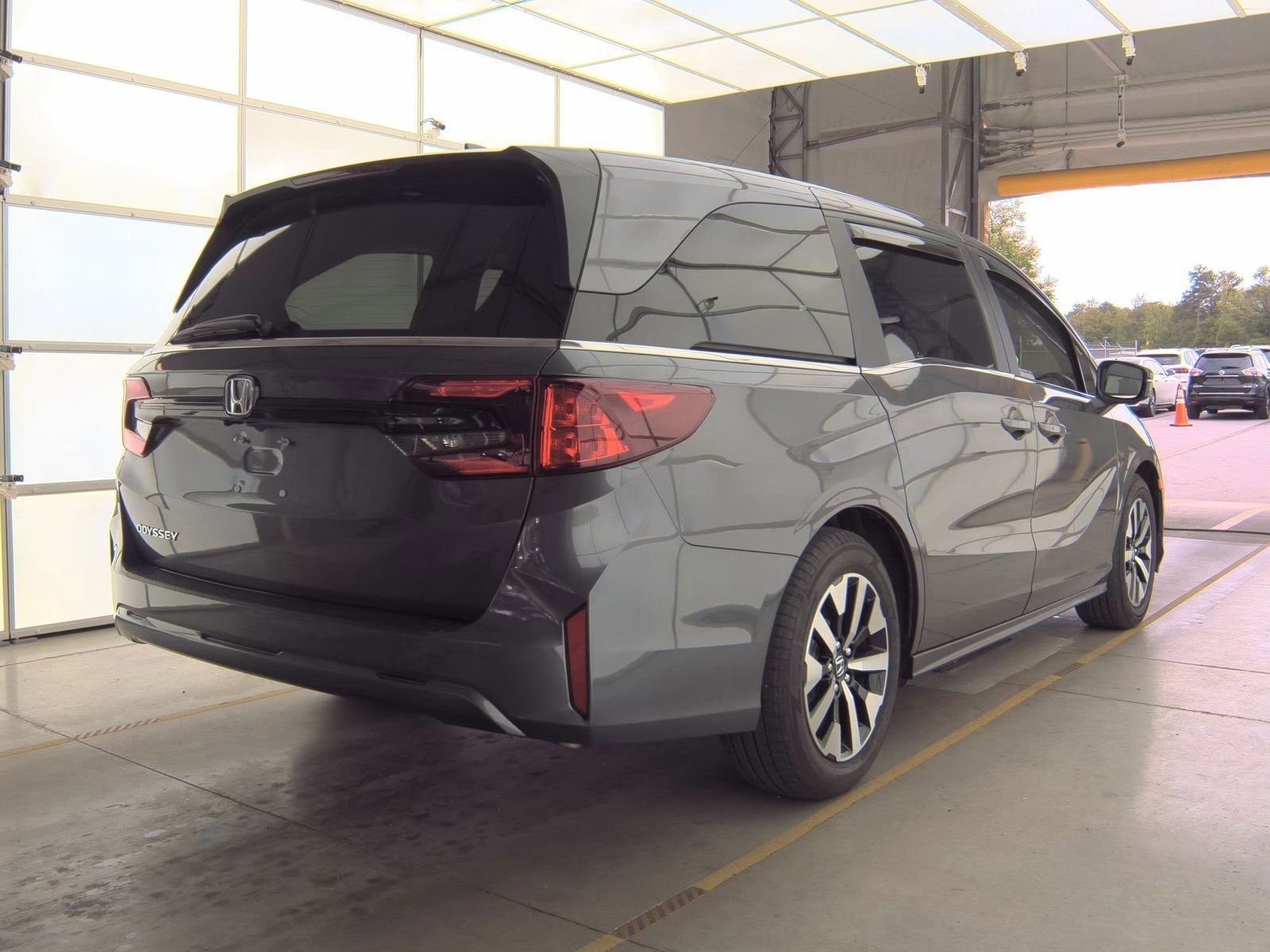 Used 2025 Honda Odyssey EX-L image 5