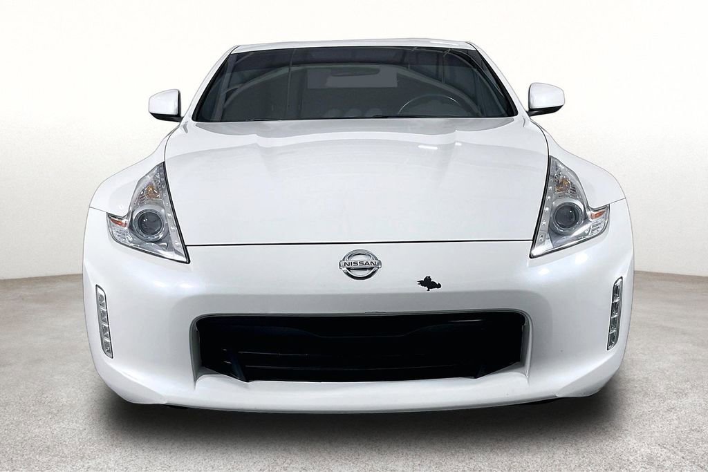 Used 2014 Nissan 370Z Coupe RWD image 5