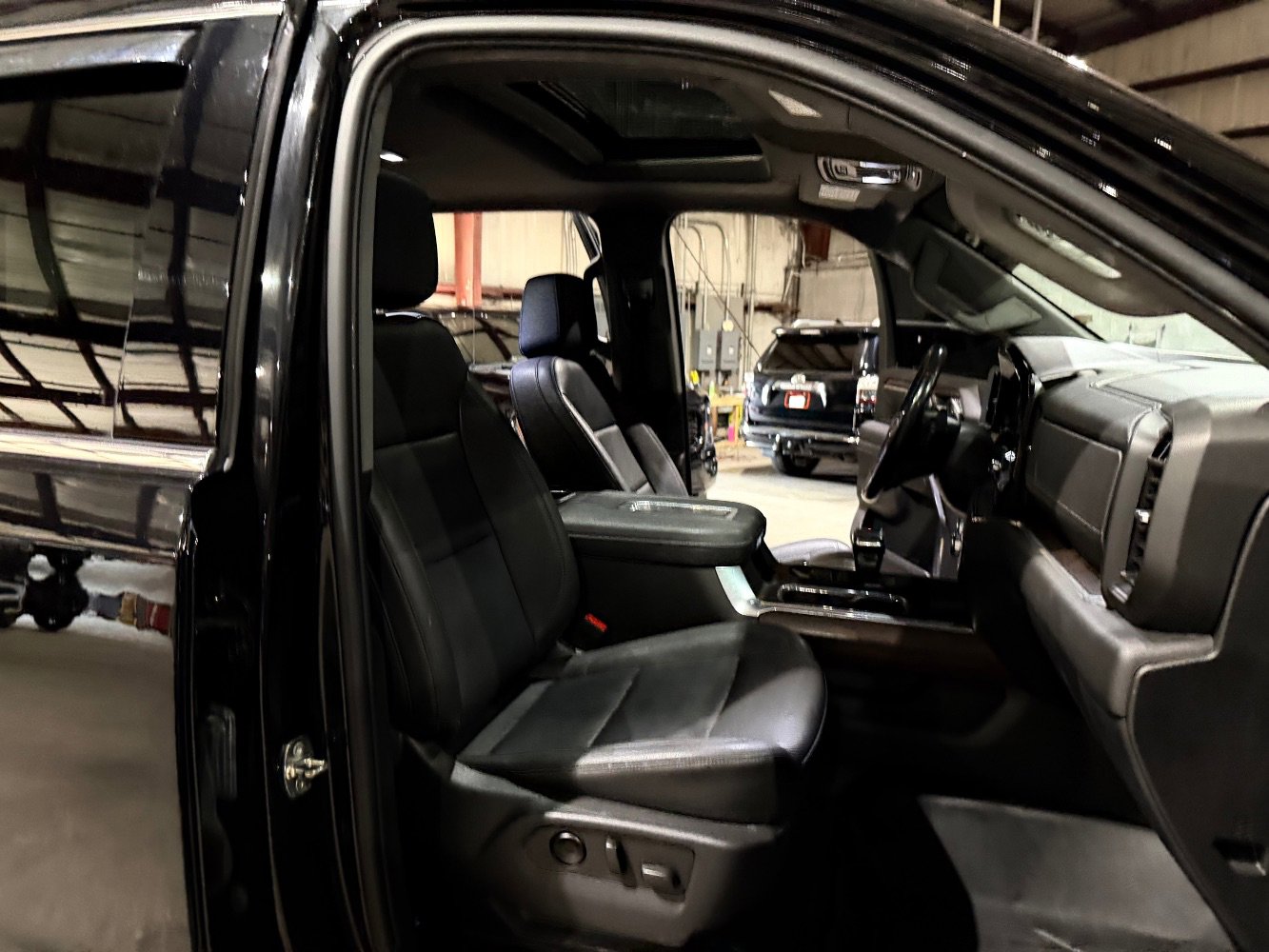 Used 2022 GMC Sierra 1500 SLT w/ SLT Convenience Package AWD/4WD image 28