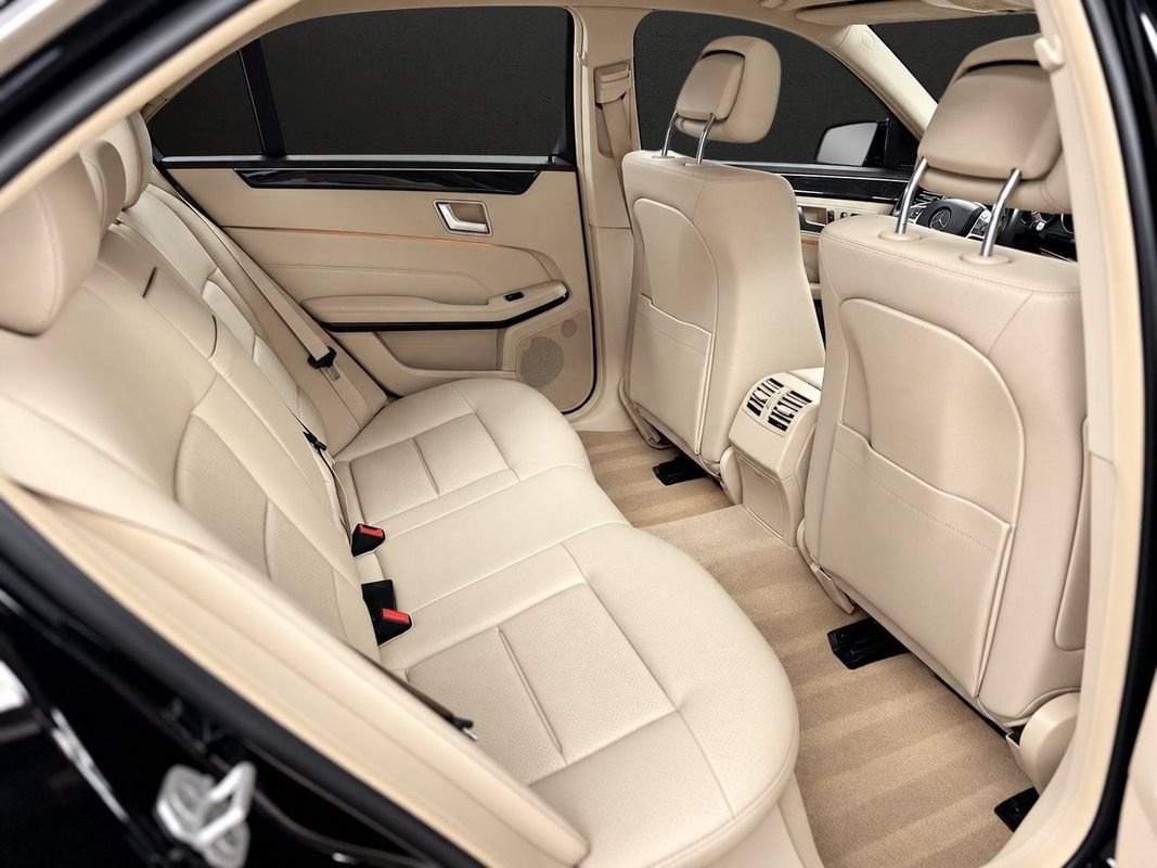 Used 2016 Mercedes-Benz E 350 4MATIC Sedan w/ Premium Package image 24