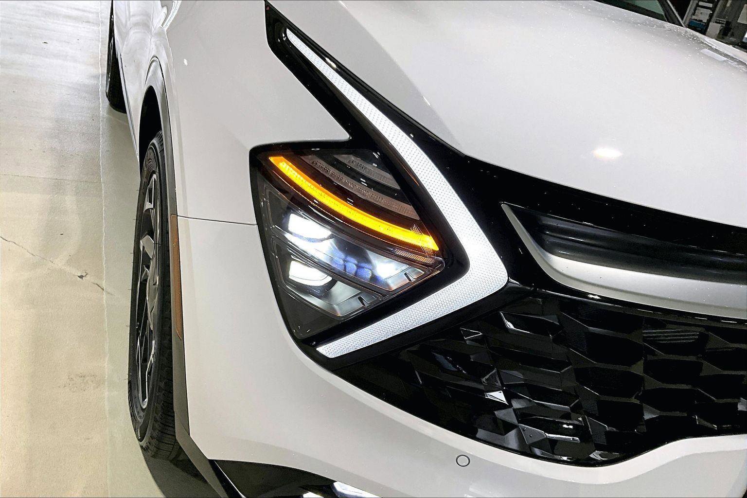 Used 2025 Kia Sportage SX AWD/4WD image 30