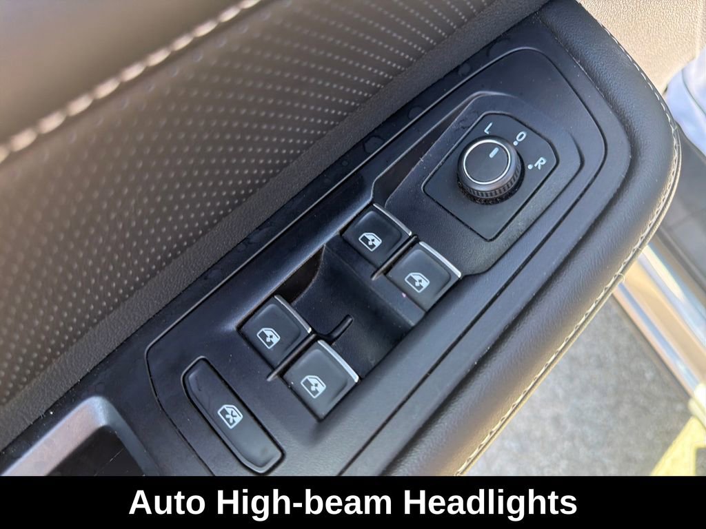 Used 2025 Volkswagen Atlas Cross Sport SE FWD image 13