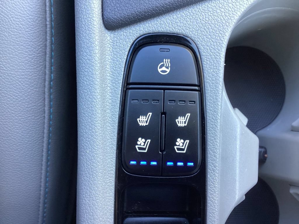 Used 2020 Kia Niro EX Premium FWD image 24
