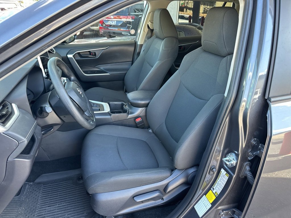 Used 2025 Toyota RAV4 LE image 17