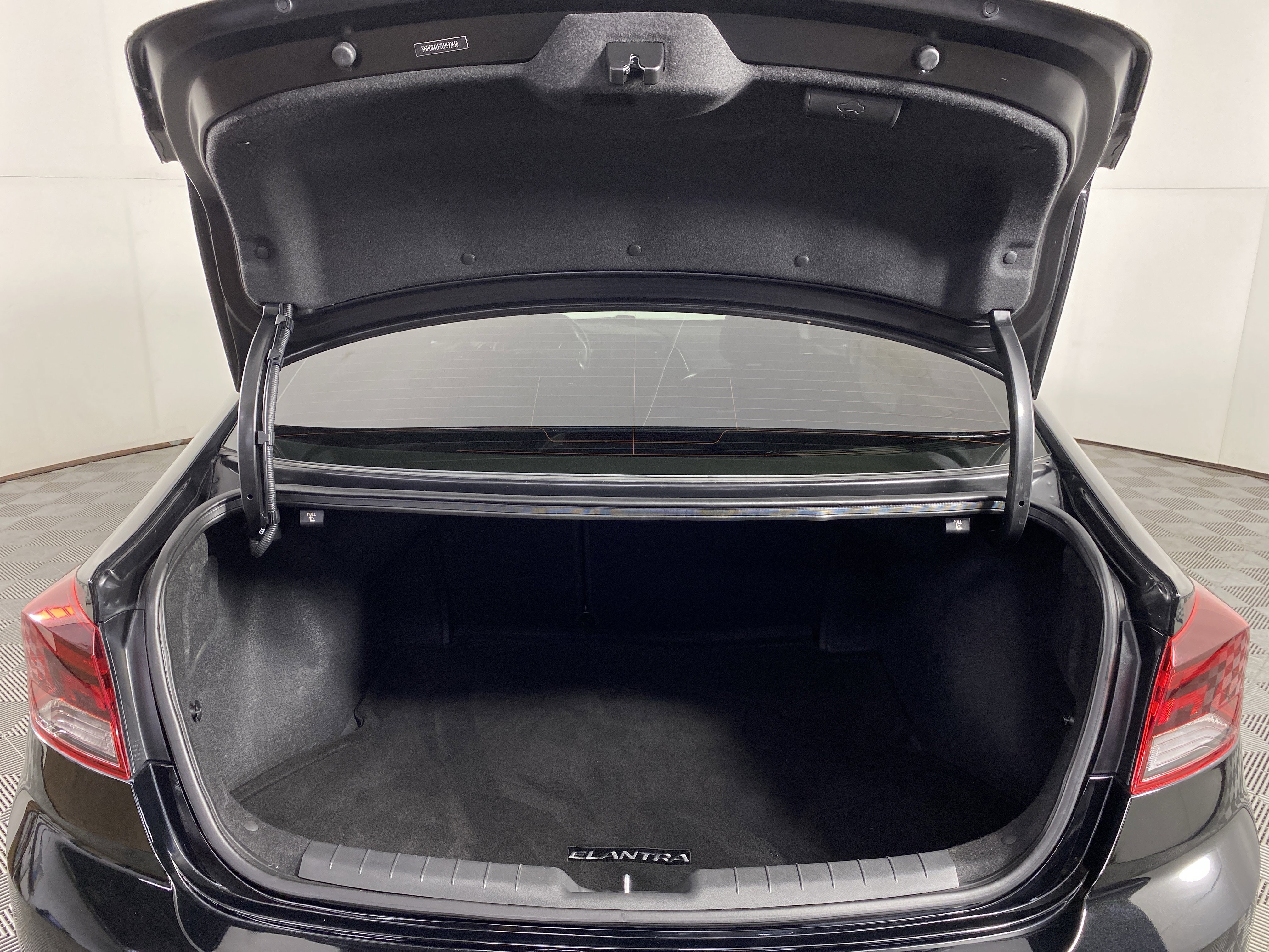 Used 2020 Hyundai Elantra Value Edition w/ Cargo Package (C1) image 32