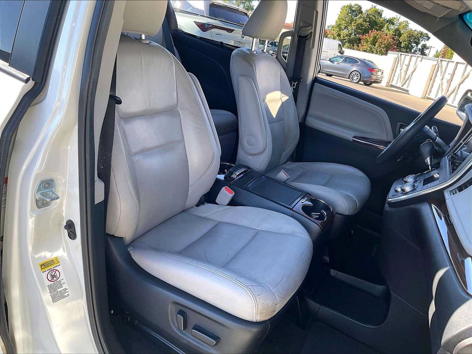 Used 2016 Toyota Sienna Limited FWD image 11